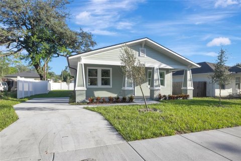 House in Tampa, Florida 3 bedrooms, 148.64 sq.m. № 2425866 - photo 21