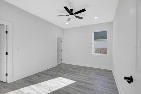 House in Tampa, Florida 3 bedrooms, 148.64 sq.m. № 2425866 - photo 13