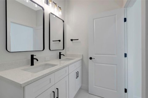 House in Tampa, Florida 3 bedrooms, 148.64 sq.m. № 2425866 - photo 19