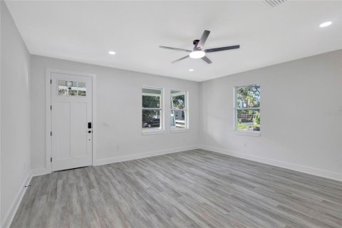 House in Tampa, Florida 3 bedrooms, 148.64 sq.m. № 2425866 - photo 26