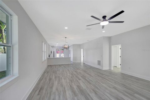 House in Tampa, Florida 3 bedrooms, 148.64 sq.m. № 2425866 - photo 29