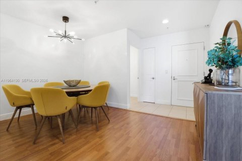 Copropriété à vendre à Hallandale Beach, Floride: 2 chambres, 121.33 m2 № 2081082 - photo 7