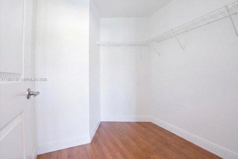 Copropriété à vendre à Hallandale Beach, Floride: 2 chambres, 121.33 m2 № 2081082 - photo 17