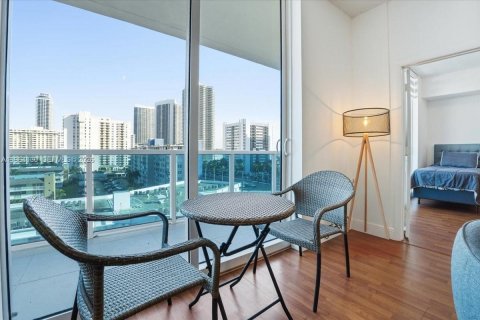 Copropriété à vendre à Hallandale Beach, Floride: 2 chambres, 121.33 m2 № 2081082 - photo 11