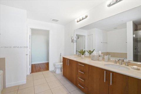 Copropriété à vendre à Hallandale Beach, Floride: 2 chambres, 121.33 m2 № 2081082 - photo 21