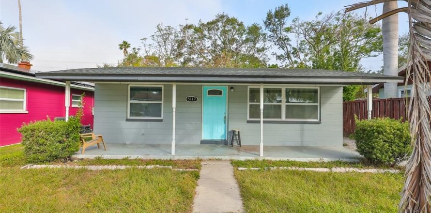Villa ou maison à Gulfport, Floride 3 chambres, 94.2 m2 № 2135381