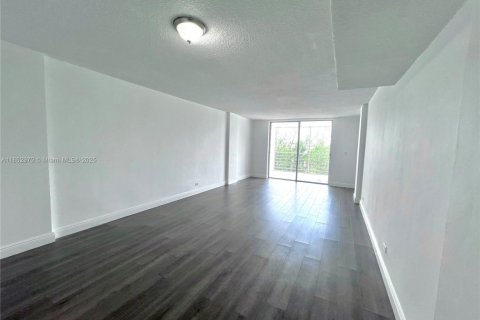 Condominio en venta en North Miami Beach, Florida, 1 dormitorio, 80.36 m2 № 1888913 - foto 6