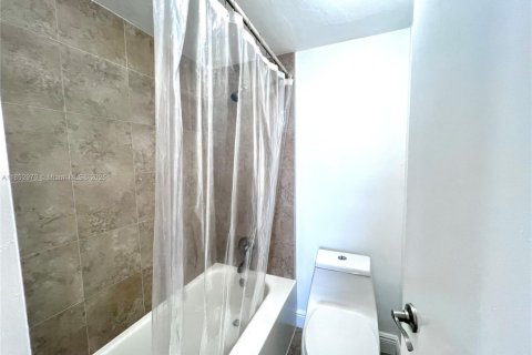 Condominio en venta en North Miami Beach, Florida, 1 dormitorio, 80.36 m2 № 1888913 - foto 15
