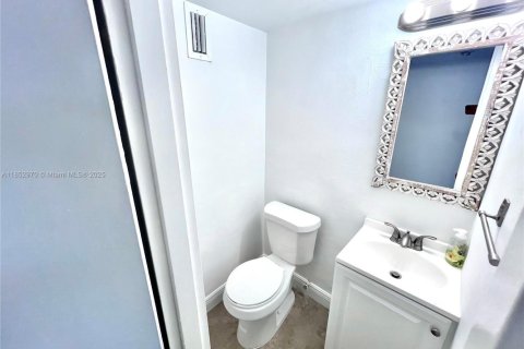 Condominio en venta en North Miami Beach, Florida, 1 dormitorio, 80.36 m2 № 1888913 - foto 8