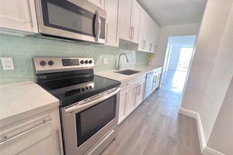 Condominio en venta en North Miami Beach, Florida, 1 dormitorio, 80.36 m2 № 1888913 - foto 5