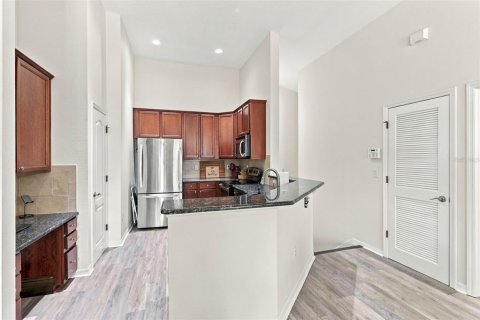 Townhouse in Tampa, Florida 2 bedrooms, 117.43 sq.m. № 2372814 - photo 7