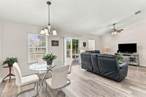 Townhouse in Tampa, Florida 2 bedrooms, 117.43 sq.m. № 2372814 - photo 6
