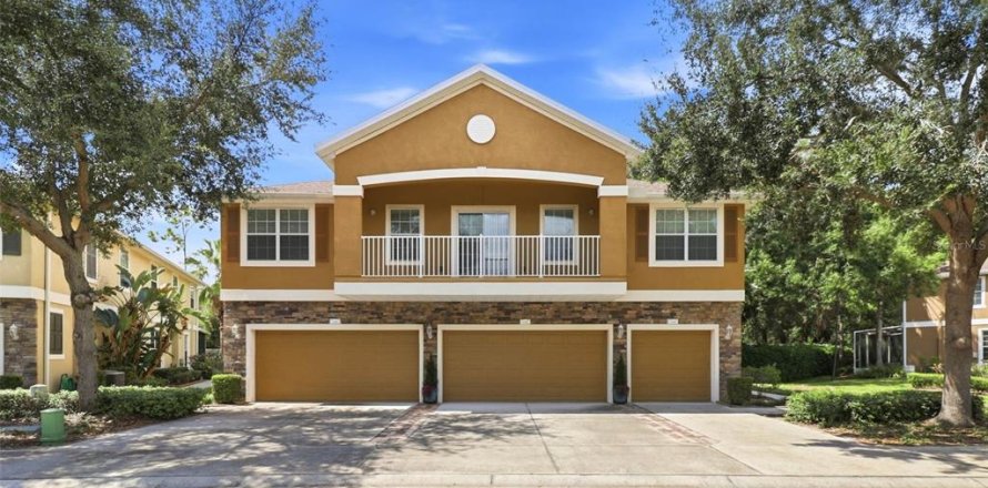 Townhouse in Tampa, Florida 2 bedrooms, 117.43 sq.m. № 2372814