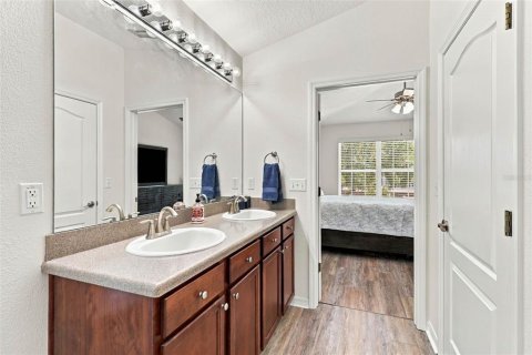 Townhouse in Tampa, Florida 2 bedrooms, 117.43 sq.m. № 2372814 - photo 12