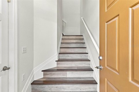 Townhouse in Tampa, Florida 2 bedrooms, 117.43 sq.m. № 2372814 - photo 3