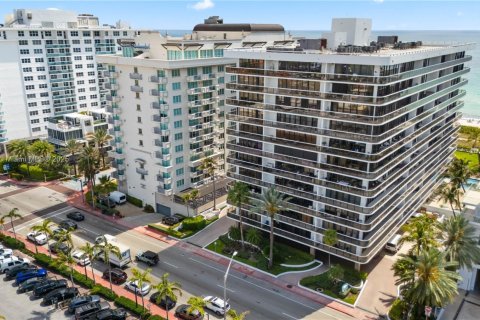 Copropriété à vendre à Surfside, Floride: 2 chambres, 117.06 m2 № 1966244 - photo 22