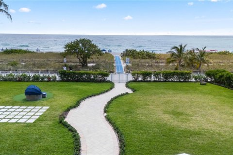 Copropriété à vendre à Surfside, Floride: 2 chambres, 117.06 m2 № 1966244 - photo 18