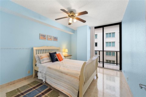 Copropriété à vendre à Surfside, Floride: 2 chambres, 117.06 m2 № 1966244 - photo 11