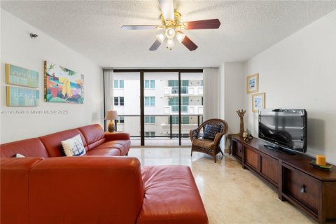 Copropriété à vendre à Surfside, Floride: 2 chambres, 117.06 m2 № 1966244 - photo 7