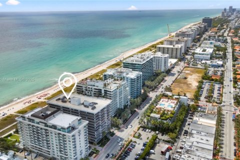 Copropriété à vendre à Surfside, Floride: 2 chambres, 117.06 m2 № 1966244 - photo 2