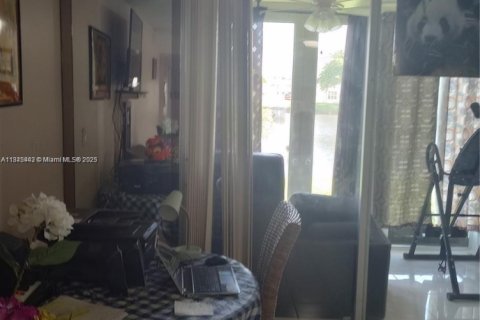 Condo in Sunrise, Florida, 1 bedroom  № 1841085 - photo 7