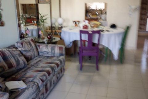 Condo in Sunrise, Florida, 1 bedroom  № 1841085 - photo 12