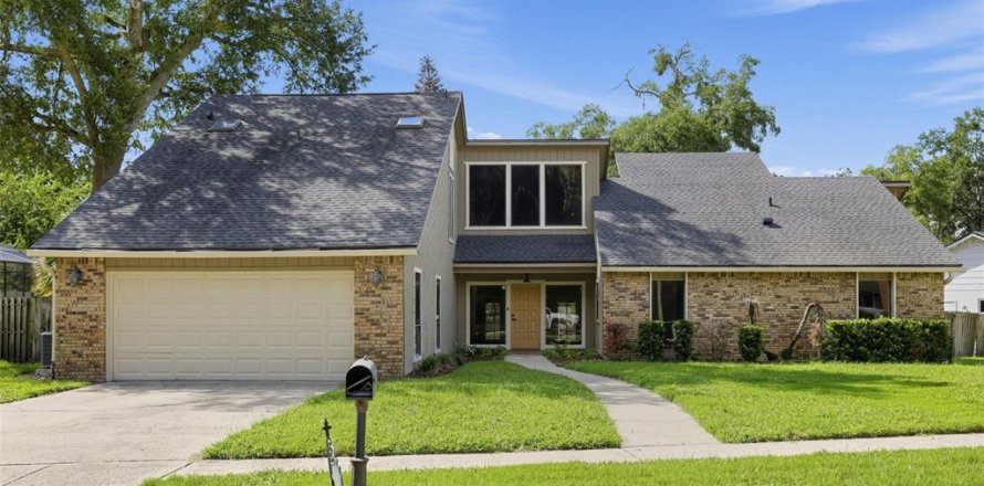 Villa ou maison à Longwood, Floride 4 chambres, 270.81 m2 № 2350276