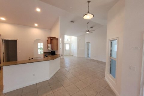 House in North Port, Florida 3 bedrooms, 183.02 sq.m. № 1749402 - photo 8