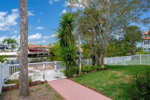 House in Hernando Beach, Florida 2 bedrooms, 116.5 sq.m. № 1719404 - photo 10
