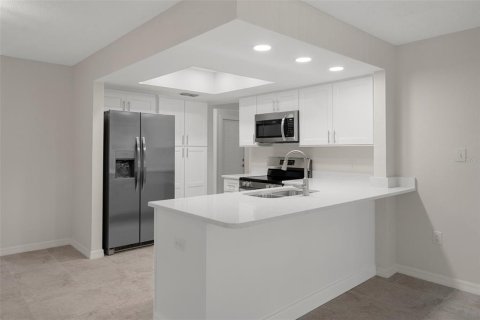 House in Hernando Beach, Florida 2 bedrooms, 116.5 sq.m. № 1719404 - photo 5