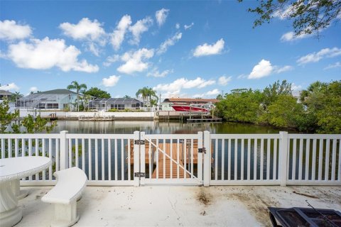 House in Hernando Beach, Florida 2 bedrooms, 116.5 sq.m. № 1719404 - photo 8