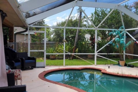 House in Port St. Lucie, Florida 3 bedrooms, 141.4 sq.m. № 2184776 - photo 3