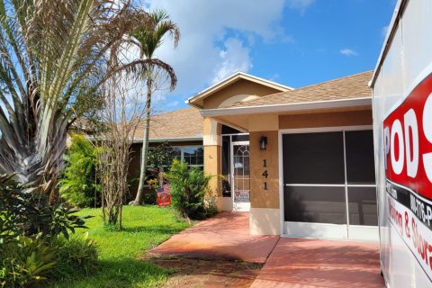 House in Port St. Lucie, Florida 3 bedrooms, 141.4 sq.m. № 2184776 - photo 2