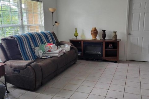 House in Port St. Lucie, Florida 3 bedrooms, 141.4 sq.m. № 2184776 - photo 8