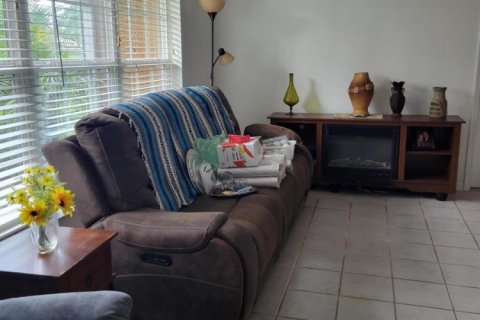 House in Port St. Lucie, Florida 3 bedrooms, 141.4 sq.m. № 2184776 - photo 7