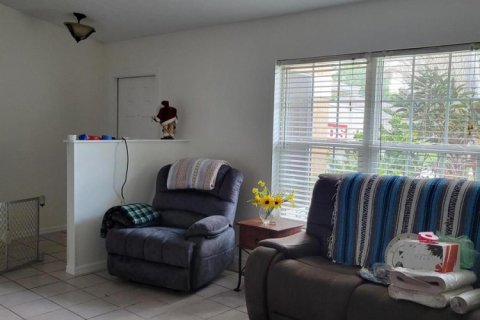 House in Port St. Lucie, Florida 3 bedrooms, 141.4 sq.m. № 2184776 - photo 9