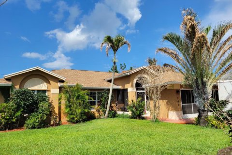 House in Port St. Lucie, Florida 3 bedrooms, 141.4 sq.m. № 2184776