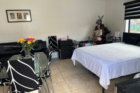 House in Miami, Florida 3 bedrooms, 228.26 sq.m. № 1846049 - photo 8