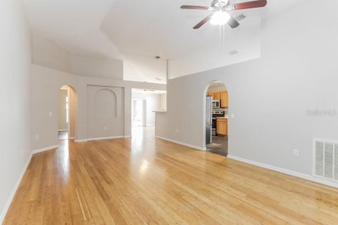 Villa ou maison à louer à Land O' Lakes, Floride: 4 chambres, 186.73 m2 № 2406264 - photo 3