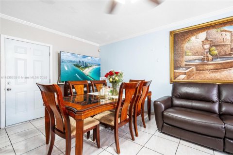 Купить виллу или дом в Майами, Флорида 5 спален, 235.04м2, № 1981666 - фото 9