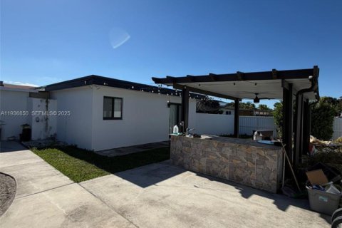 Villa ou maison à vendre à Miami, Floride: 5 chambres, 162.76 m2 № 1994963 - photo 18