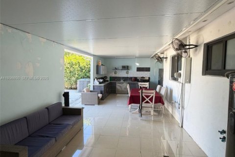 Villa ou maison à vendre à Miami, Floride: 5 chambres, 162.76 m2 № 1994963 - photo 16