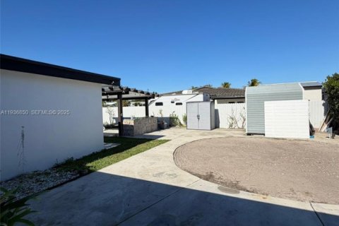 Villa ou maison à vendre à Miami, Floride: 5 chambres, 162.76 m2 № 1994963 - photo 19