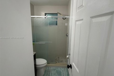 Villa ou maison à vendre à Miami, Floride: 5 chambres, 162.76 m2 № 1994963 - photo 15