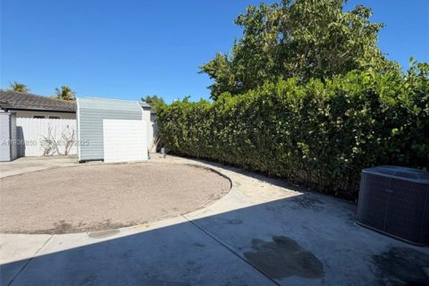 Villa ou maison à vendre à Miami, Floride: 5 chambres, 162.76 m2 № 1994963 - photo 20