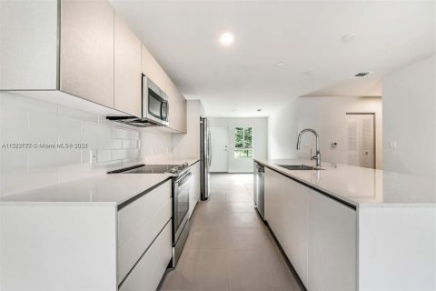 Condominio en venta en Miami, Florida, 3 dormitorios, 126.35 m2 № 2043682 - foto 3