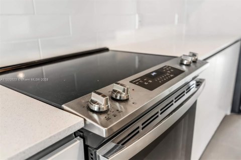 Condominio en venta en Miami, Florida, 3 dormitorios, 126.35 m2 № 2043682 - foto 4