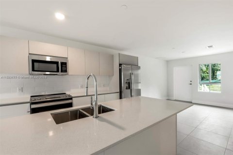 Condominio en Miami, Florida, 3 dormitorios № 2043682