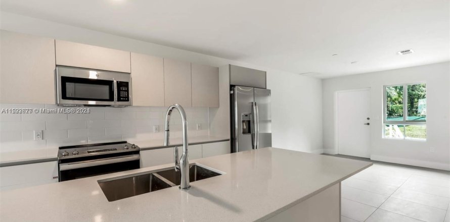 Condominio en Miami, Florida, 3 dormitorios  № 2043682