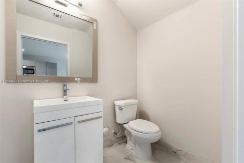 Condominio en venta en Miami, Florida, 3 dormitorios, 126.35 m2 № 2043682 - foto 10